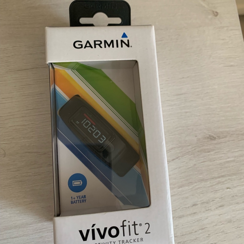 NEVER USED NEW Garmin Vivo fit 2